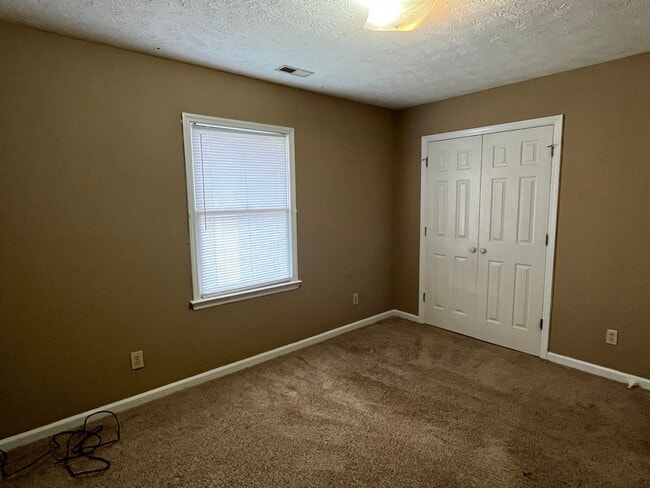 Building Photo - Charming 2 Bed 2 Bath Raeford Home