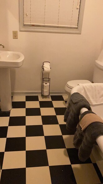 Building Photo - 1132 Shanghai Rd