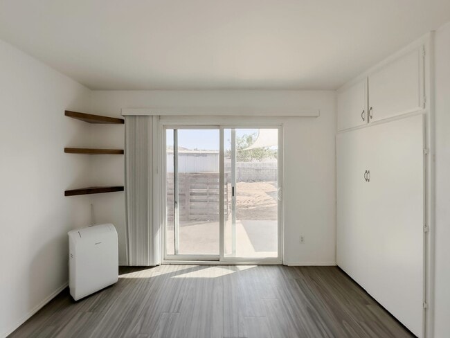 Building Photo - CUTE CONDO IN A DUPLEX W/ LARGE BACKYARD AVAILABLE FOR RENT!