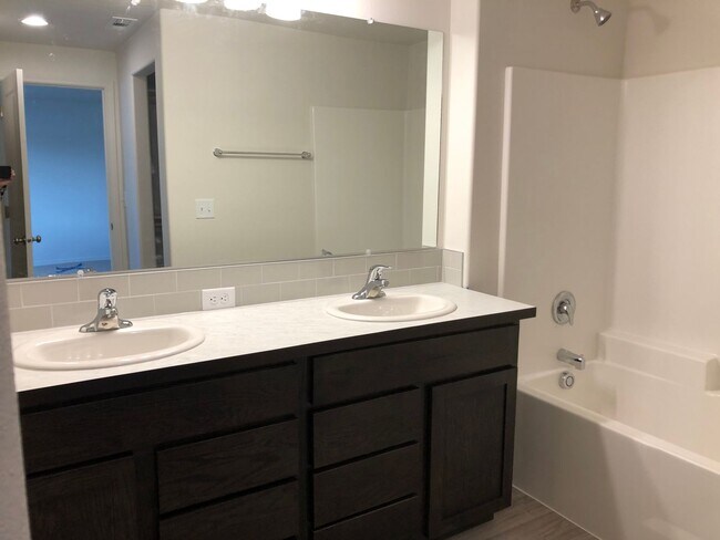 Building Photo - New Construction Home In Mae Valley