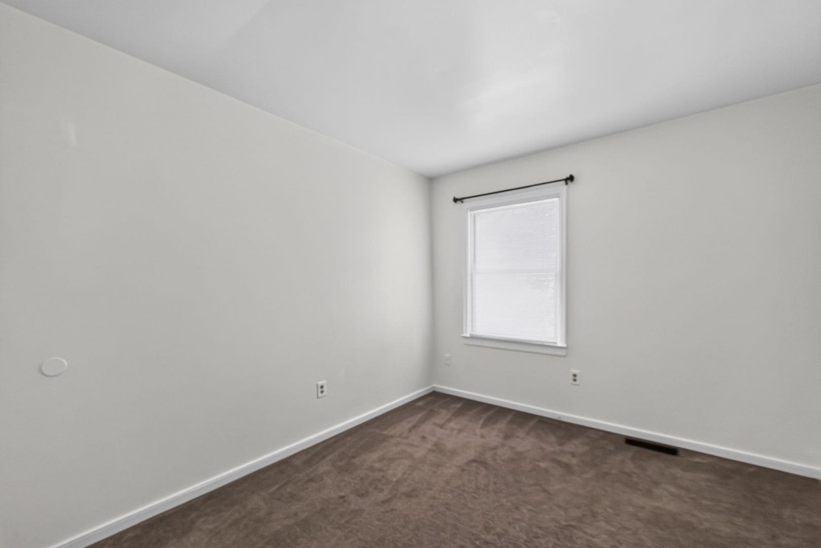 Building Photo - 1512 Lakeview Ave