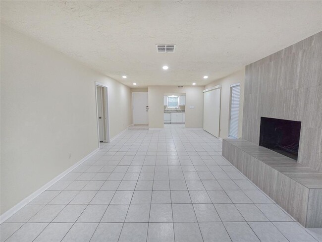 Building Photo - 13115 High Star Dr