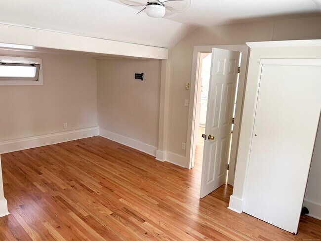 Building Photo - 6-5 5th St