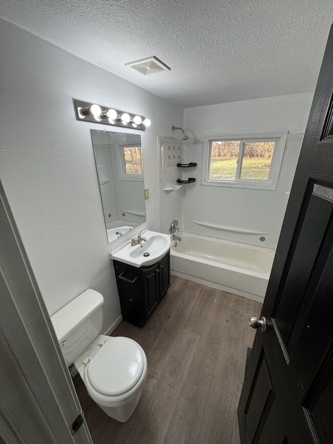 Building Photo - 2524 Cle Elum Dr