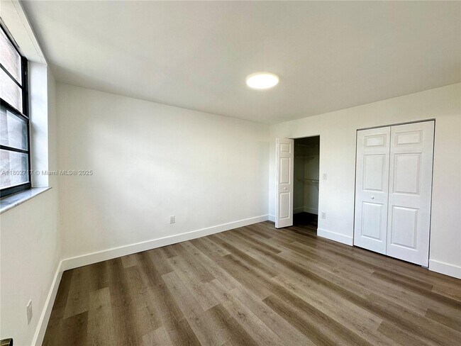 Building Photo - 3561 SW 117th Ave
