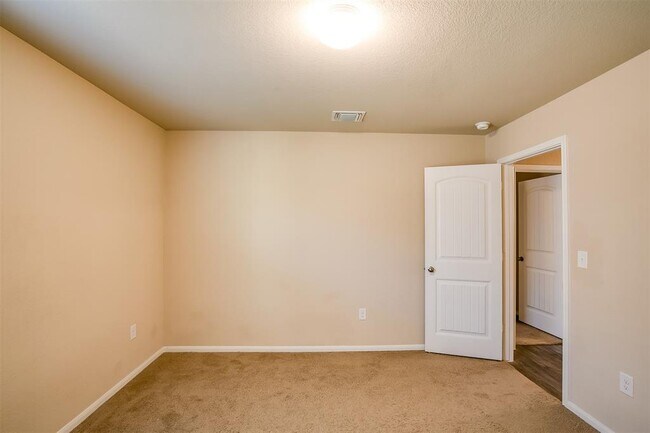 Building Photo - 15008 Custis Ln