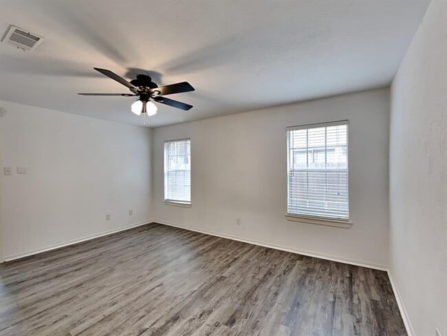 Building Photo - 14 S White Pebble Ct