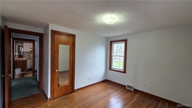 Building Photo - 1 Cresthaven Dr