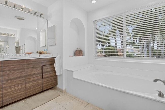 Building Photo - 981 Waterside Cir
