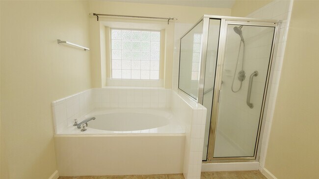 Building Photo - 16215 Brinton Ct