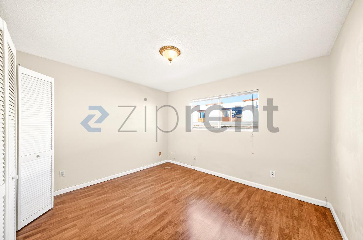 Building Photo - 240 W Verdugo Ave