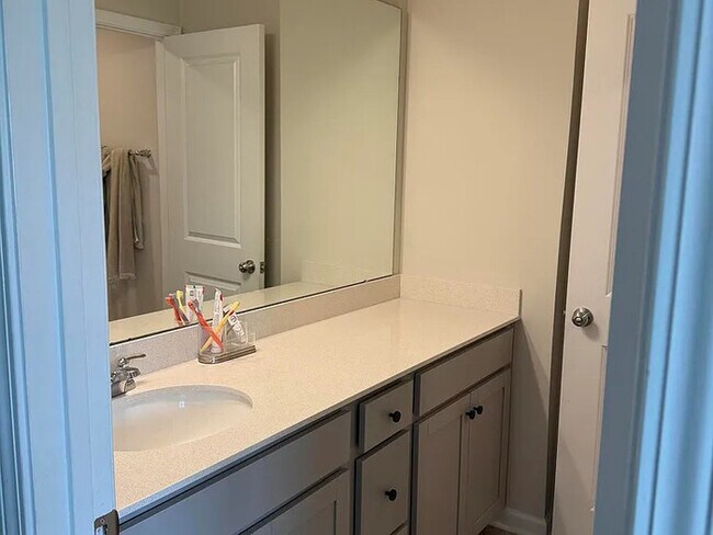 Building Photo - Lease OR Lease to Own