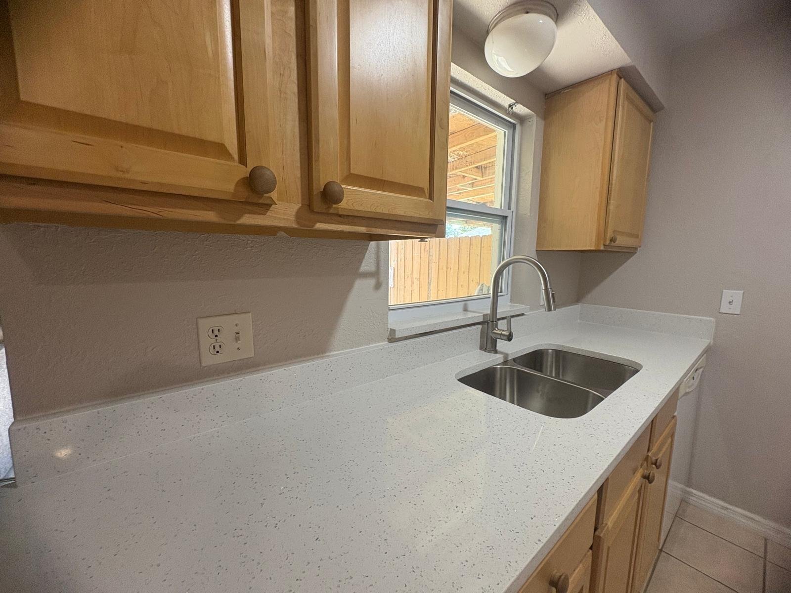 Building Photo - 877 Park Manor Dr