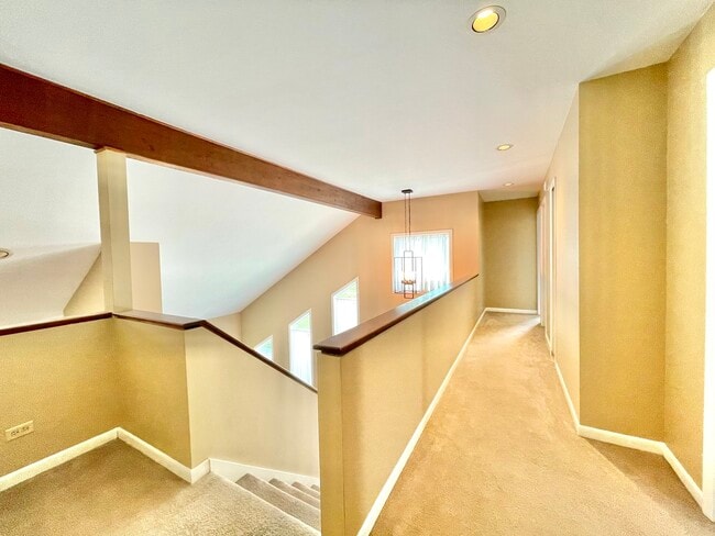Building Photo - 2250 Lakeside Dr