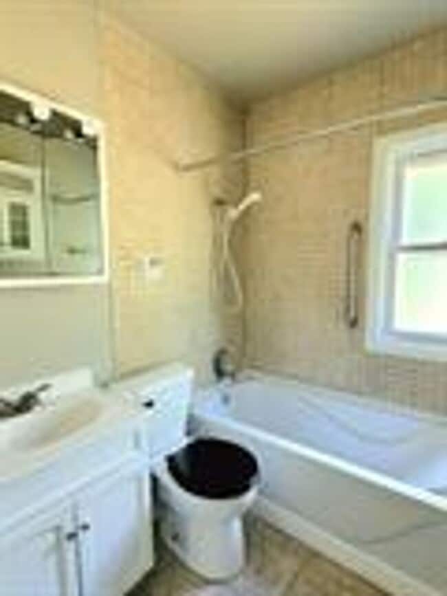 Building Photo - VOUCHER FREINDLY - COME SEE!!!!!!