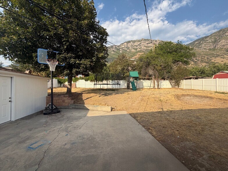 Building Photo - 1134 Cherry Ln