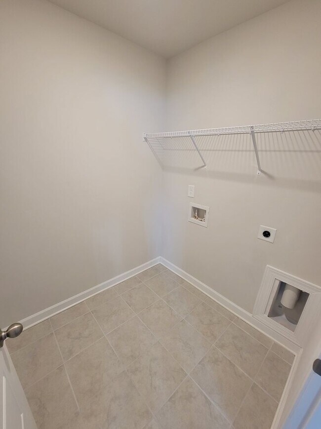 Building Photo - 3 Bed, 2 Bath Townhome Available in Berea