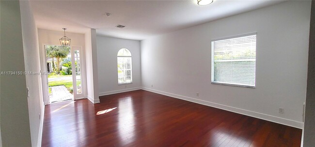 Building Photo - 4451 Laurel Pl