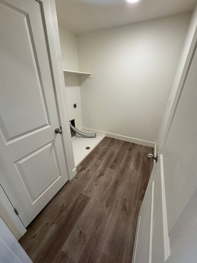 Building Photo - Desert Color Townhome!