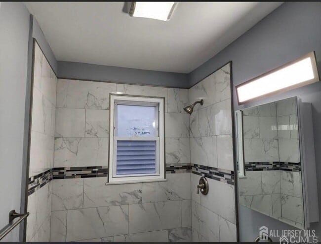 Building Photo - 723 Parker St