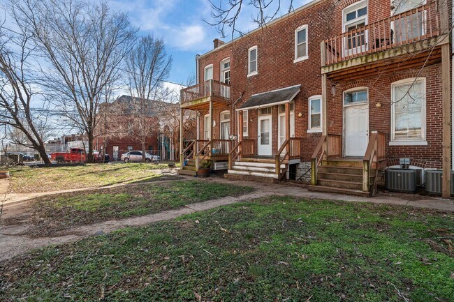 Building Photo - Extremely Spacious and Bright 2-Bedroom Apartment on Cherokee Street