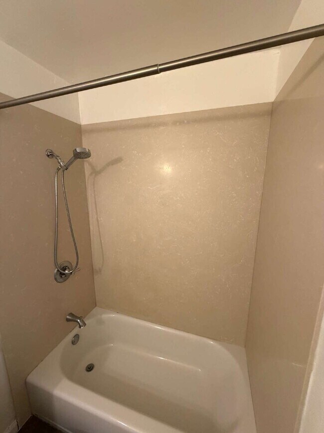 Building Photo - "Charming 2-Bed Oasis with Granite Countertops in Concord's Heart!"