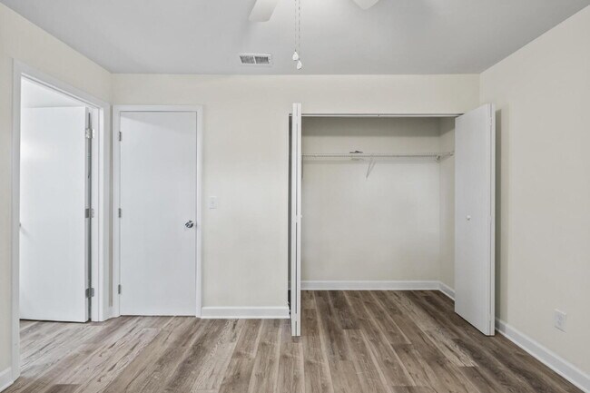Building Photo - "Charming 2-Bedroom Townhouse Retreat with...