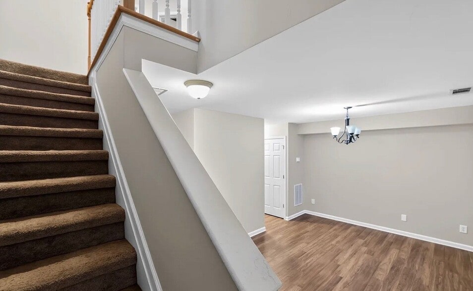 Building Photo - 2732 Silver Hill Terrace SE