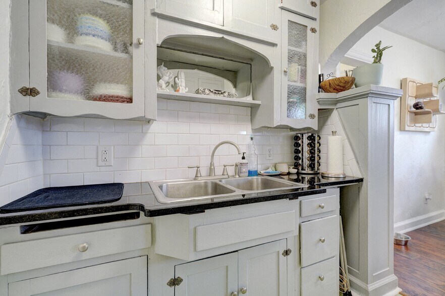 Building Photo - 308 NW 24th St