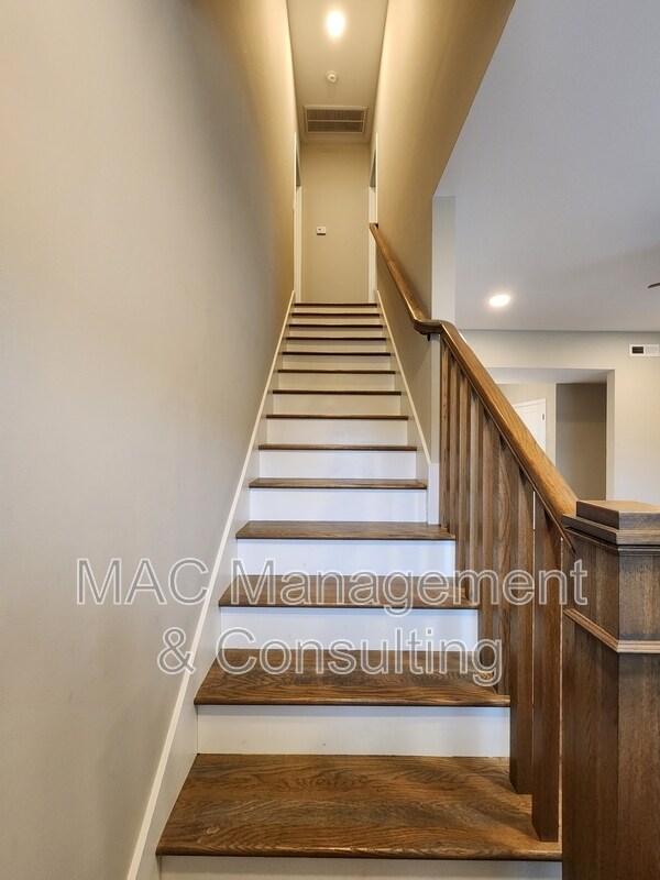 Building Photo - 1405 Brk Hl Dr