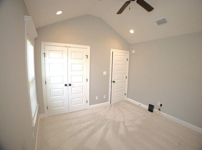 Building Photo - 140 Floyd McNeal Dr