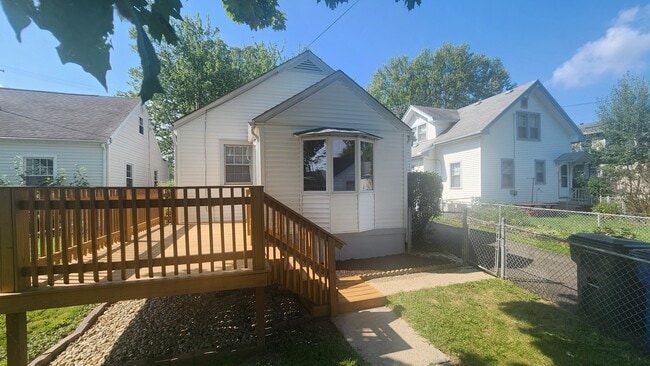 Building Photo - 1025 Bellaire Ave