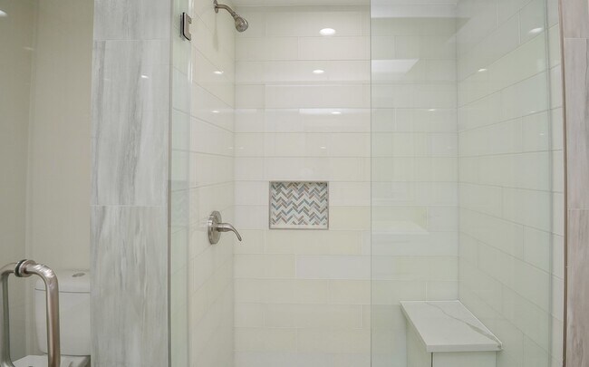 Building Photo - 15 Greenway Plz