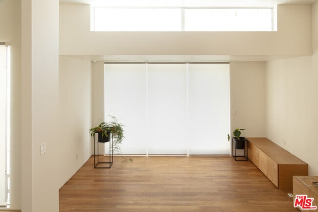 Building Photo - 444 W Avenue 37