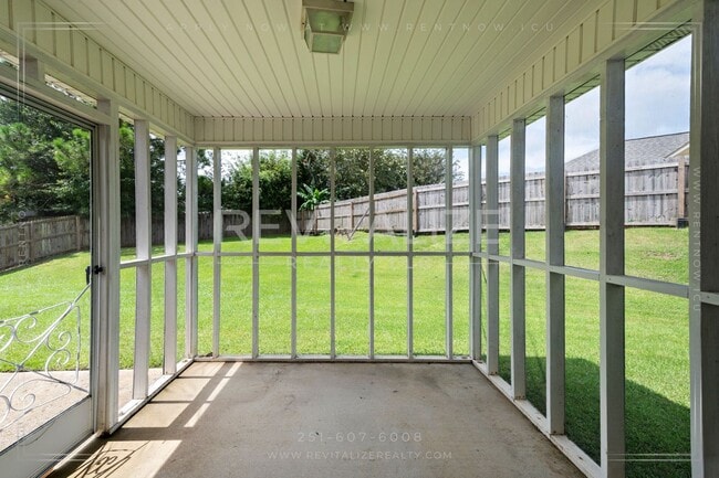 Building Photo - Stunning 4 Bed 2 Bath Home in West Mobile!