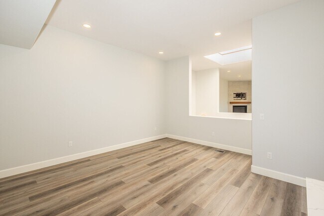 Building Photo - Beautiful 3Bed/2.5Bath Oceanview Home in C...