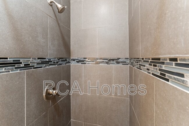 Building Photo - 613 E New York St