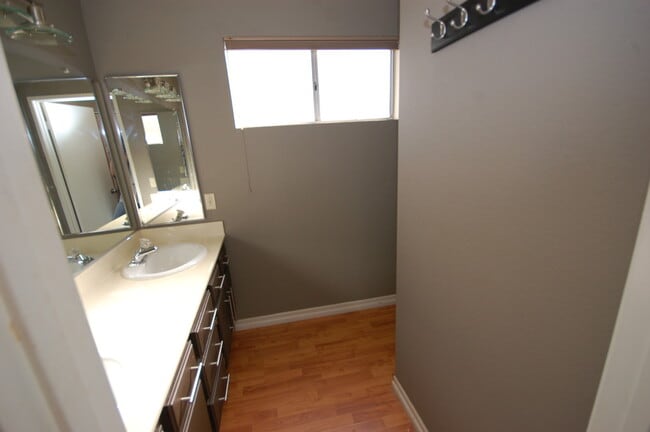 Building Photo - 517 Barnett Dr