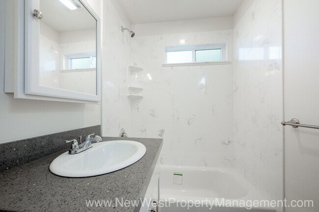 Building Photo - Upgraded Sherman Heights 1 Bedroom, Available Now!