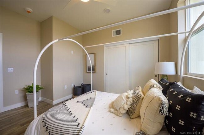 Building Photo - 2 bedroom 2 bath for rent in Escondido.