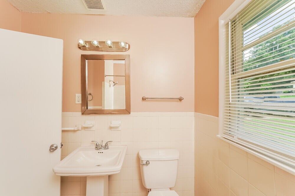 Building Photo - 417 19th Terrace NE