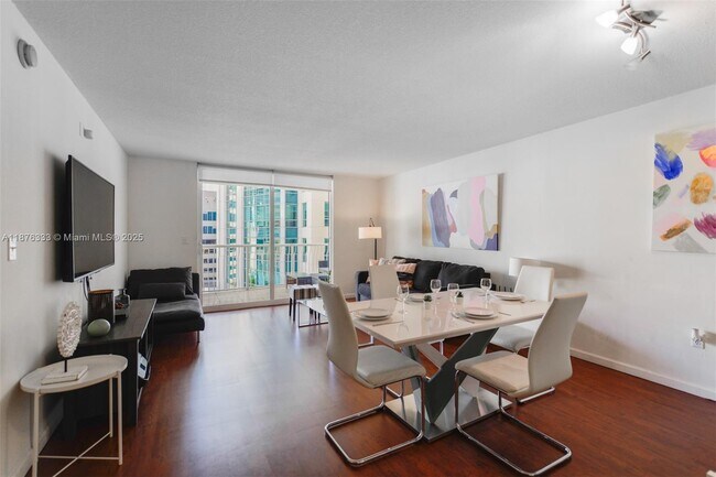Building Photo - 1200 Brickell Bay Dr