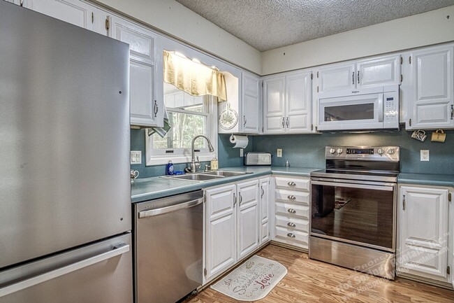 Building Photo - Central Hot Springs Village/Home/Unfurnished