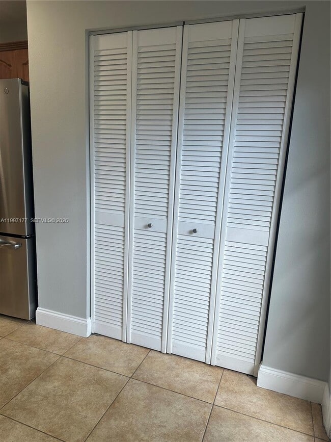 Building Photo - 9724 SW 142nd Pl