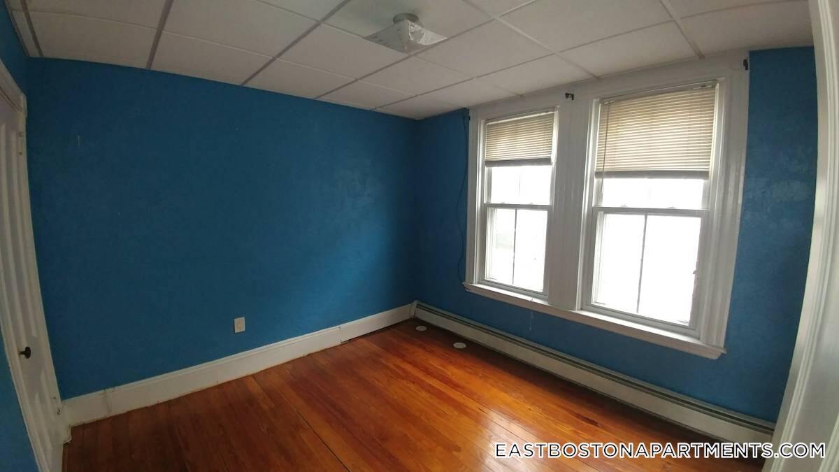 Building Photo - 103 Leyden St