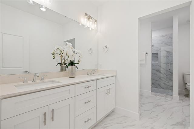 Building Photo - 5609 Woodlands Dr
