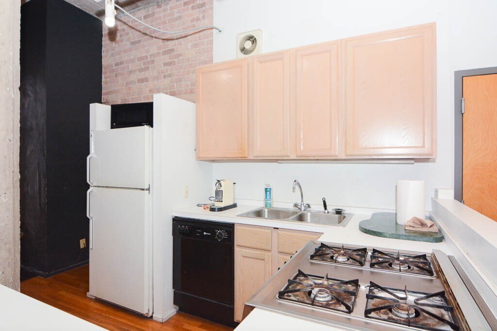 Building Photo - 110 N Peoria St