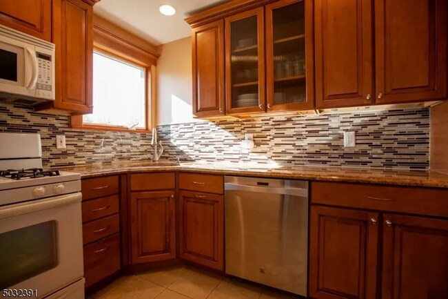 Building Photo - 76 Franklin Ave