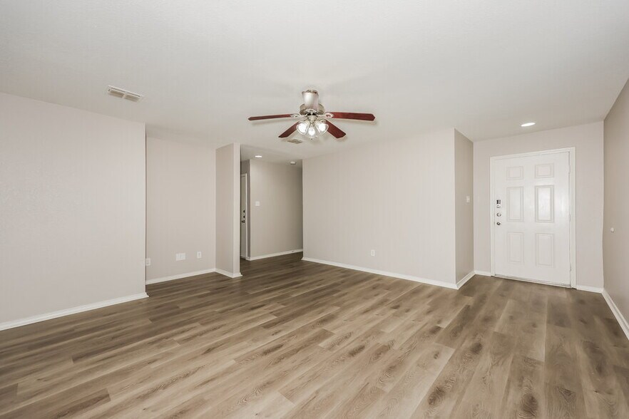 Building Photo - 1337 Castle Ridge Rd