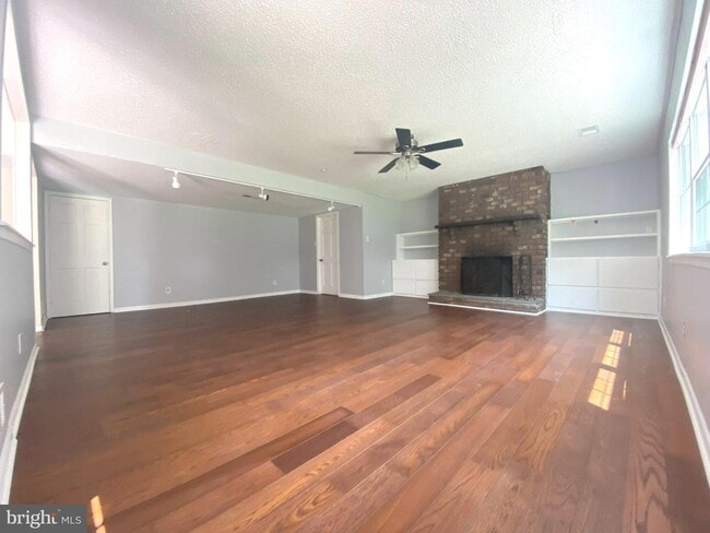 Building Photo - 199 Liberty Dr